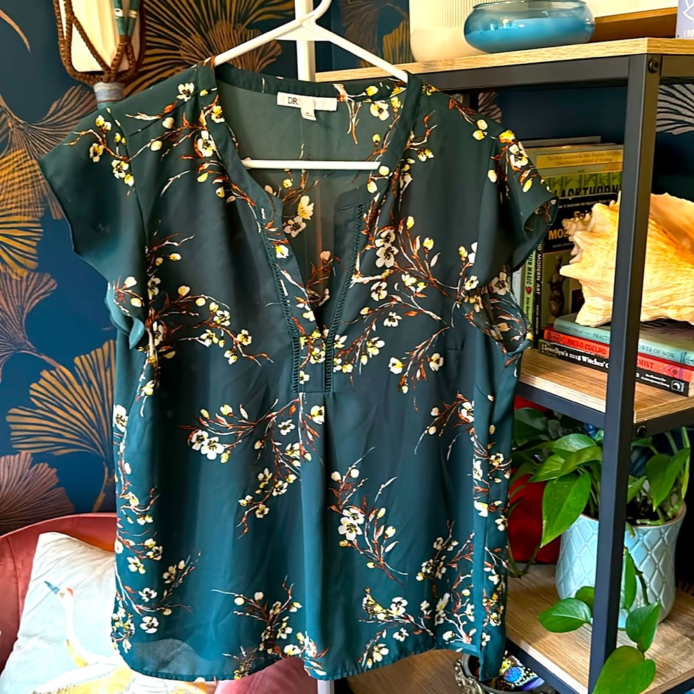 DR2 floral top 🌷